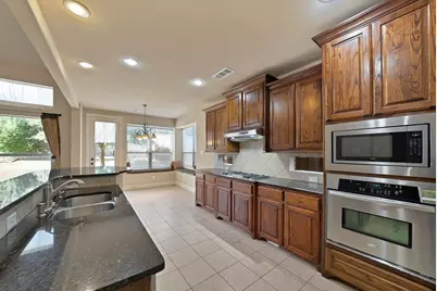 7315 Comal Drive, Irving, TX 75039 - Photo 9