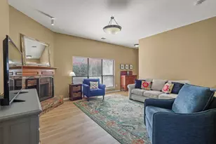 1328 Dallshan Dr, Carrollton, TX 75007 - Photo 5