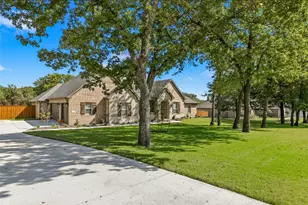 2021 Crystal Palace Blvd, Alvarado, TX 76009 - Photo 3