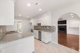 2306 Sunnyvale Rd, Grand Prairie, TX 75050 - Photo 9