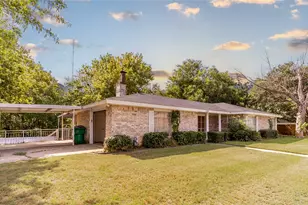 1103 Miller St, Bowie, TX 76230 - Photo 29