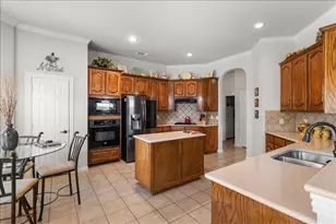 8402 Pecan Creek Dr, Arlington, TX 76001 - Photo 9