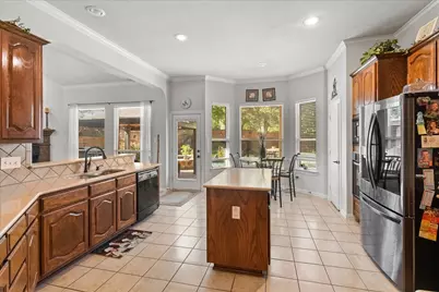 8402 Pecan Creek Drive, Arlington, TX 76001 - Photo 11