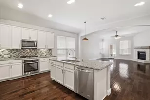 613 Sundrop Dr, Little Elm, TX 75068 - Photo 7