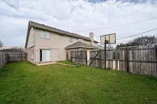 6611 Olivewood Dr, Arlington, TX 76001 - Photo 3