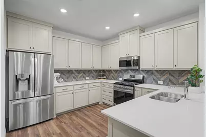 665 Vista Oaks Road, Lewisville, TX 75067 - Photo 11