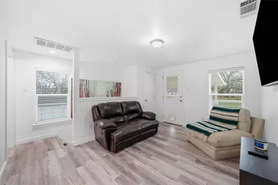 104 N Givins Street, Hillsboro, TX 76645 - Photo 3