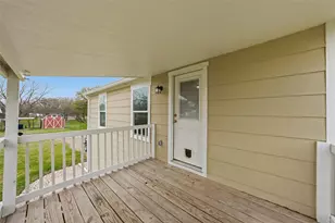 104 N Givins St, Hillsboro, TX 76645 - Photo 17