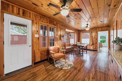 513 Ogden Avenue, Cockrell Hill, TX 75211 - Photo 7