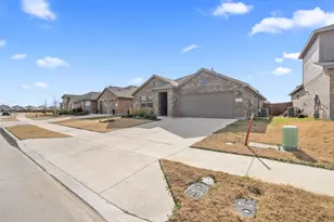 709 Mount Vis Ln, Fort Worth, TX 76131 - Photo 3