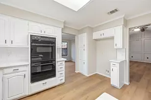 1916 Canterbury Cir, Fort Worth, TX 76112 - Photo 9