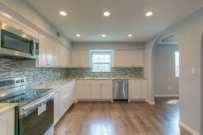 419 Sky Harbour Court, Granbury, TX 76049 - Photo 9