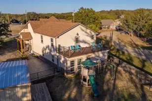 419 Sky Harbour Ct, Granbury, TX 76049 - Photo 5