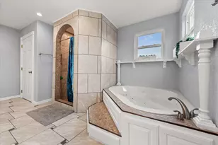 419 Sky Harbour Ct, Granbury, TX 76049 - Photo 25