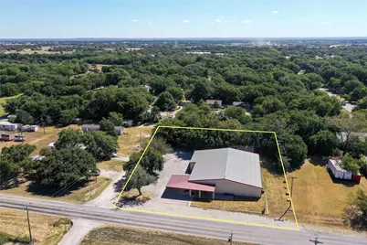 205 N Davis Street, Chico, TX 76431 - Photo 1