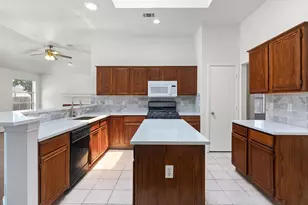 2078 Amherst Dr, Lewisville, TX 75067 - Photo 5