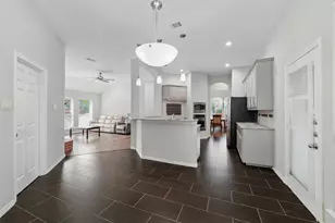 3402 Blue Forest Dr, Arlington, TX 76001 - Photo 3