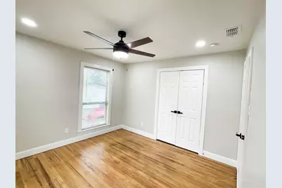 722 E Strong Parkway, Grand Prairie, TX 75050 - Photo 15