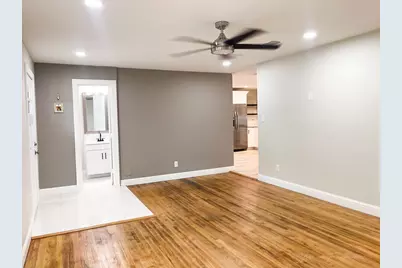 722 E Strong Parkway, Grand Prairie, TX 75050 - Photo 5