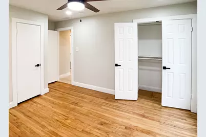 722 E Strong Parkway, Grand Prairie, TX 75050 - Photo 17