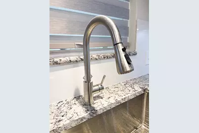 722 E Strong Parkway, Grand Prairie, TX 75050 - Photo 7