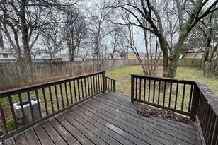 909 W Wardville St, Cleburne, TX 76033 - Photo 13