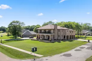 208 Cape Shore Dr, Mabank, TX 75143 - Photo 1