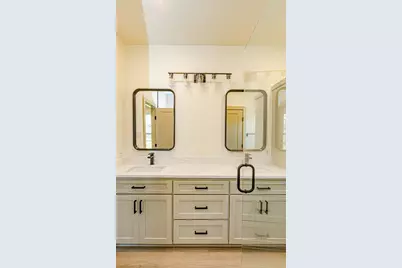 201 Grandview Street, Cleburne, TX 76031 - Photo 11