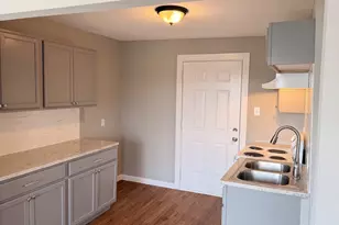 1119 E Cantey St, Fort Worth, TX 76104 - Photo 3