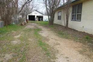 910 Sinclair St, Ranger, TX 76470 - Photo 3