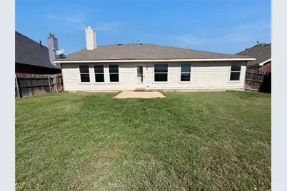 501 W Clover Park Drive, Fort Worth, TX 76140 - Photo 5