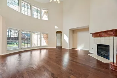 647 Royalwood Court, Grand Prairie, TX 75052 - Photo 11