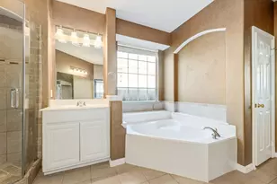 647 Royalwood Ct, Grand Prairie, TX 75052 - Photo 29