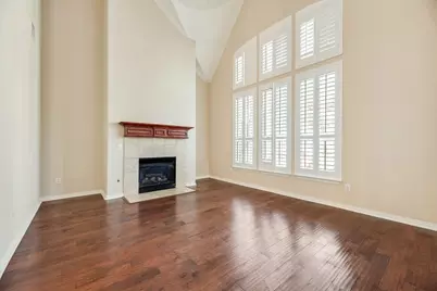 647 Royalwood Court, Grand Prairie, TX 75052 - Photo 5