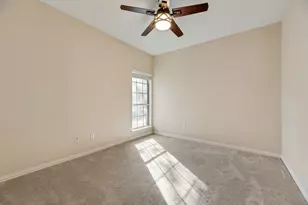 647 Royalwood Ct, Grand Prairie, TX 75052 - Photo 25