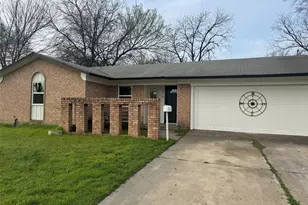 6412 Embassy Dr, Forest Hill, TX 76119 - Photo 3