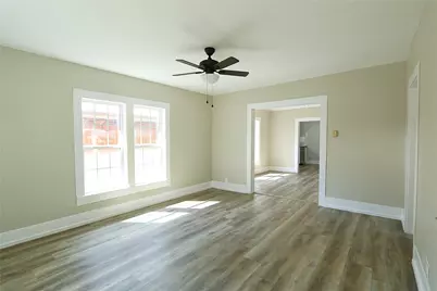 304 E Waco Street, Ennis, TX 75119 - Photo 5