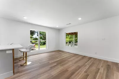 2730 Gladstone Drive, Dallas, TX 75211 - Photo 7