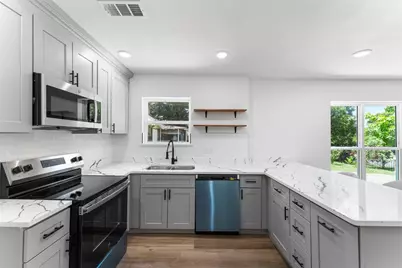 2730 Gladstone Drive, Dallas, TX 75211 - Photo 9