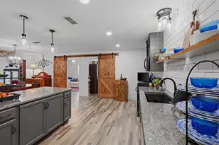 121 Kiowa Dr W, Lake Kiowa, TX 76240 - Photo 17