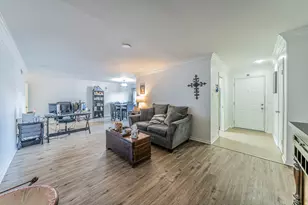 558 E Avenue J, Grand Prairie, TX 75050 - Photo 3