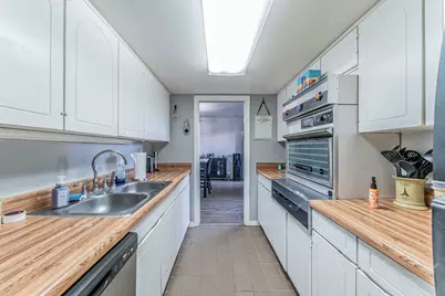 558 E Avenue J #B, Grand Prairie, TX 75050 - Photo 5