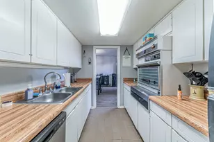 558 E Avenue J, Grand Prairie, TX 75050 - Photo 5