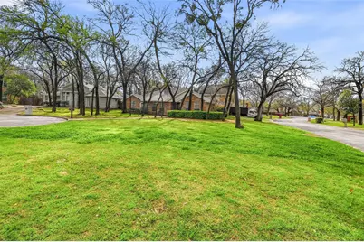 2004 Glen Creek Court, Arlington, TX 76015 - Photo 11