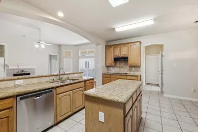 1052 E Seminole Trail, Carrollton, TX 75007 - Photo 11