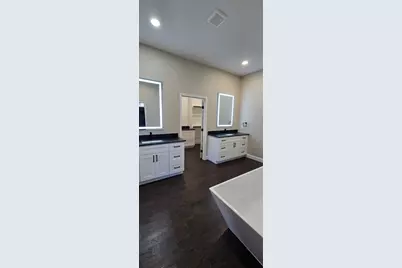 210 Knob Hill Drive, Granbury, TX 76048 - Photo 11