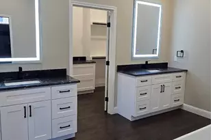 210 Knob Hill Dr, Granbury, TX 76048 - Photo 11