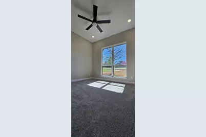 210 Knob Hill Drive, Granbury, TX 76048 - Photo 17