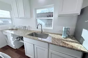 727 W Day St, Denison, TX 75020 - Photo 7