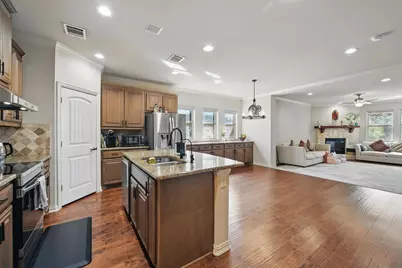 601 Crestridge Circle, Euless, TX 76040 - Photo 5